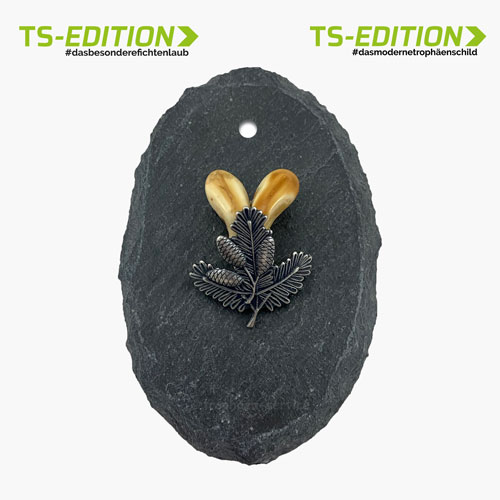 Aufsetzvariante TS-5: Trophäenschiefer oval und Fichtenlaub altsilber