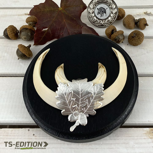 versilbertes Eichenlaub TS-EDITION auf Eichenschild schwarz