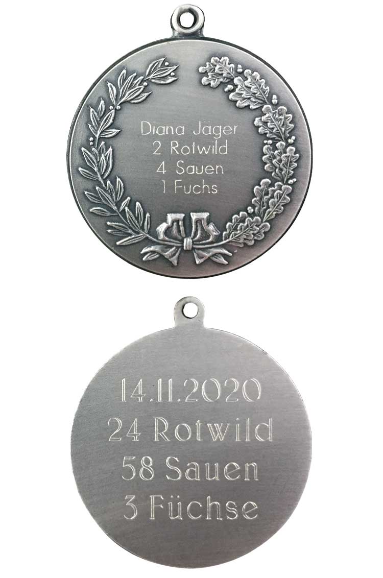Gravurvergleich zwischen Medaille TS-EDITION und Medaille mit Kranz
