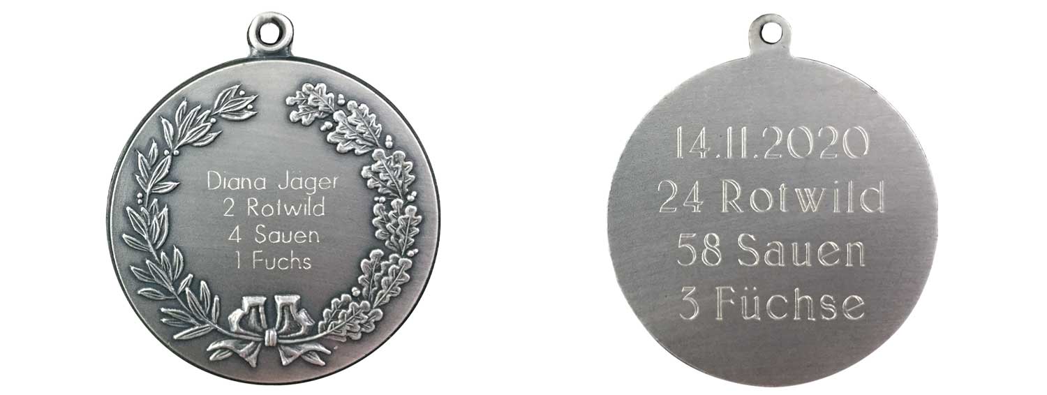 Gravurvergleich zwischen Medaille TS-EDITION und Medaille mit Kranz