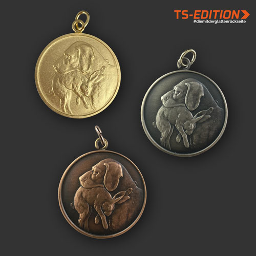 Jagdmedaille „TS-EDITION“ – Motiv JAGDHUND MIT HASE in 3 Farbvarianten
