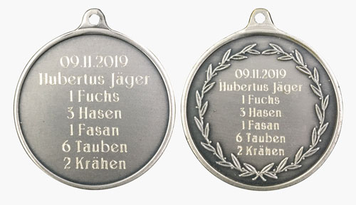 Gravurvergleich zwischen Medaille TS-EDITION und Medaille mit Kranz